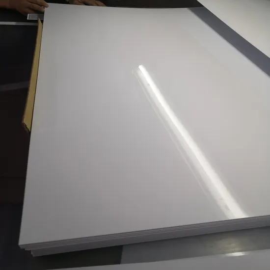 Faible inflammabilité et bon pour déjouer la maniabilité facile Feuille de plastique rigide en PVC blanc mat